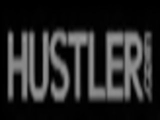 Hustler: élite rubia consigue golpeado con un grande correa en manhood