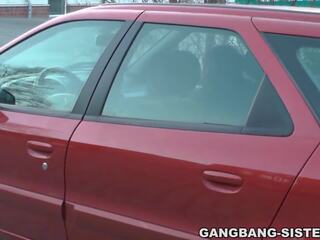 Autó kisérőnő nikki és elélvezés szerető nők szívás peter -ban a autó | xhamster