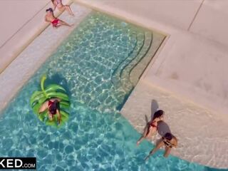 Elsötétített hottie pénelopé van titkos medence trágár videó -val hatalmas bbc trágár videó videókat