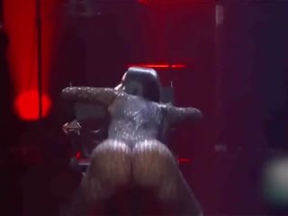 Nicki minaj dances em dela correias e bikinis assim você lata jackoff para dela corpo