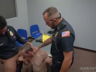 Fucked policija virsnieks filma gejs pirmais laiks