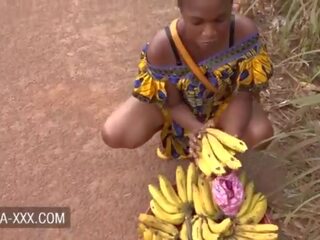 Μαύρος/η μπανάνα seller ms παρασυρθεί για ένα άριστη Ενήλικος ταινία