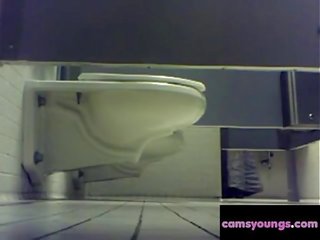 Колеж момичета тоалетна шпионин, безплатно уеб камера възрастен филм 3б: