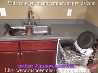 Krok brat szantaż murzynka nastolatka krok siostra w kuchnia podczas mycie dishes 18