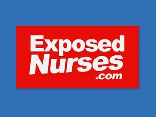 Изложен медицински сестри: inviting червенокоси медицинска сестра в латекс униформа получава неприятен