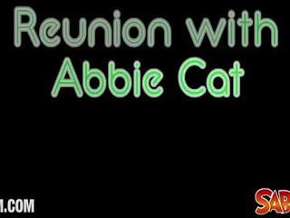Reunion ile abbie kedi içinde bir pov pose