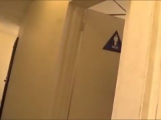 Orang hitam gadis nakal adriana malao gasang seks bertiga di mens toilet ruang