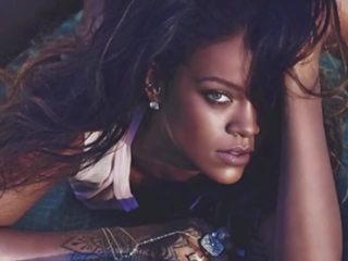 Rihanna 나체상!